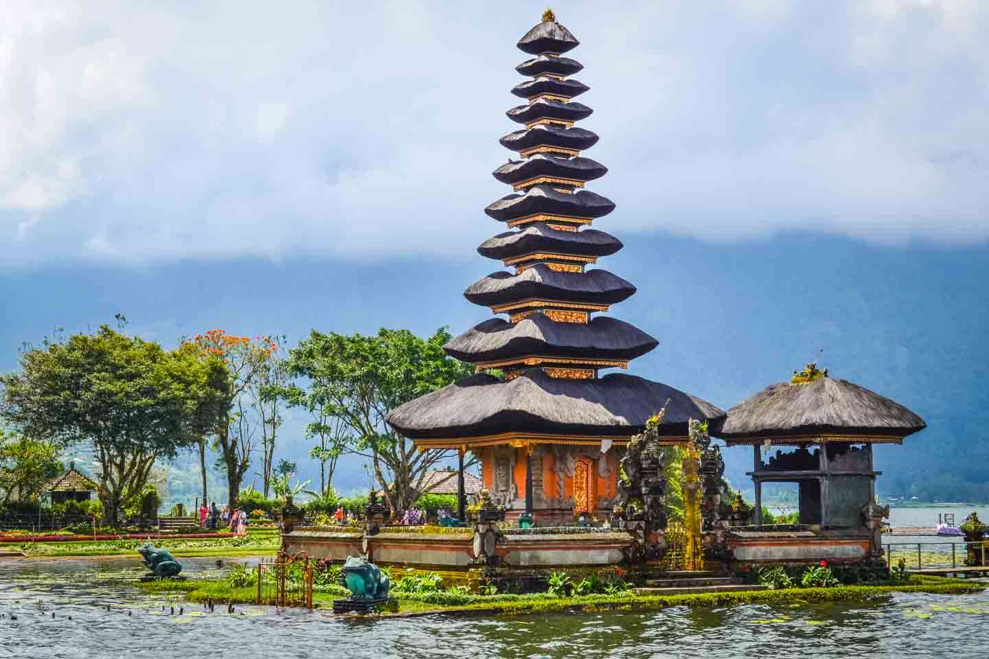 Bedugul and Tanah Lot Tour | Ulun Danu Beratan Temple | Bali Golden Tour