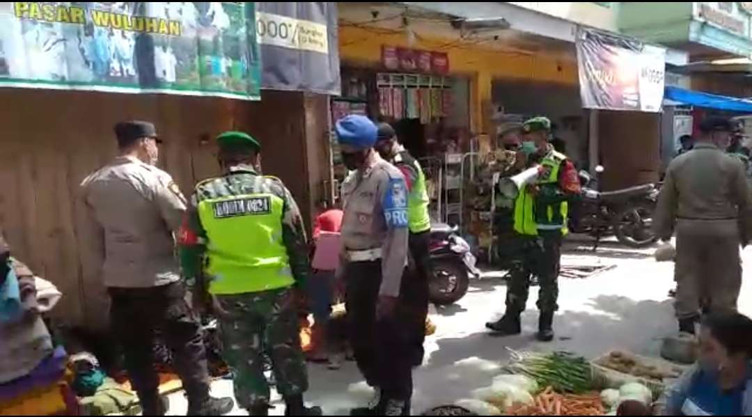 Pengawasan Disiplin Masyarakat Oleh Unsur Muspika Wuluhan, Sasar Pasar dan Tempat Keramaian